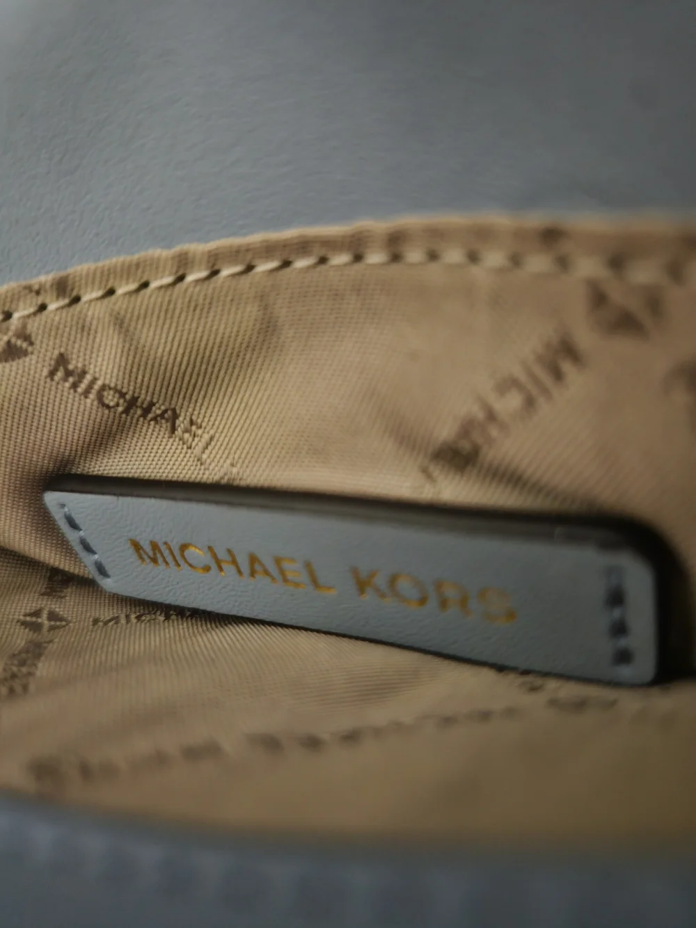💕💖Michael Kors Light Blue Logo Envelope Wristlet - Preowned💞💔